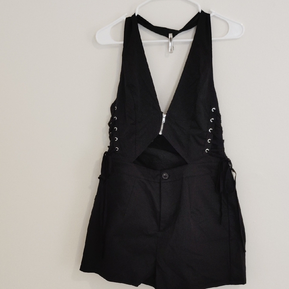 PrettyLittleThing Black Halter Jumpsuit - Picture 2 of 5